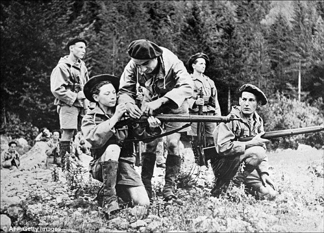 Εγινε μαστροπός με τη βοήθεια ενός Ελληνα και γλίτωσε από τους Ναζί -Η συναρπαστική ιστορία ενός Εβραίου από την Αυστρία [εικόνες] | iefimerida.gr 4