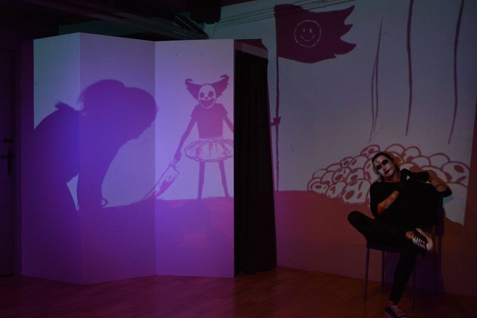 Ολη η ζωή μας σε ένα USB. Μια εντελώς αναπάντεχη ποπ παράσταση στο Παγκράτι από τους Free Freaks [εικόνες] | iefimerida.gr 0