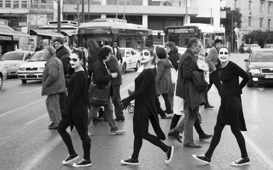 Ολη η ζωή μας σε ένα USB. Μια εντελώς αναπάντεχη ποπ παράσταση στο Παγκράτι από τους Free Freaks [εικόνες] | iefimerida.gr 3