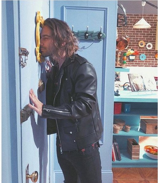 «Πανικός» στη Μαδρίτη για την έκθεση #FriendsFest -Με το αντίγραφο του διαμερίσματος της Μόνικα από τα «Φιλαράκια» [εικόνες] | iefimerida.gr 7