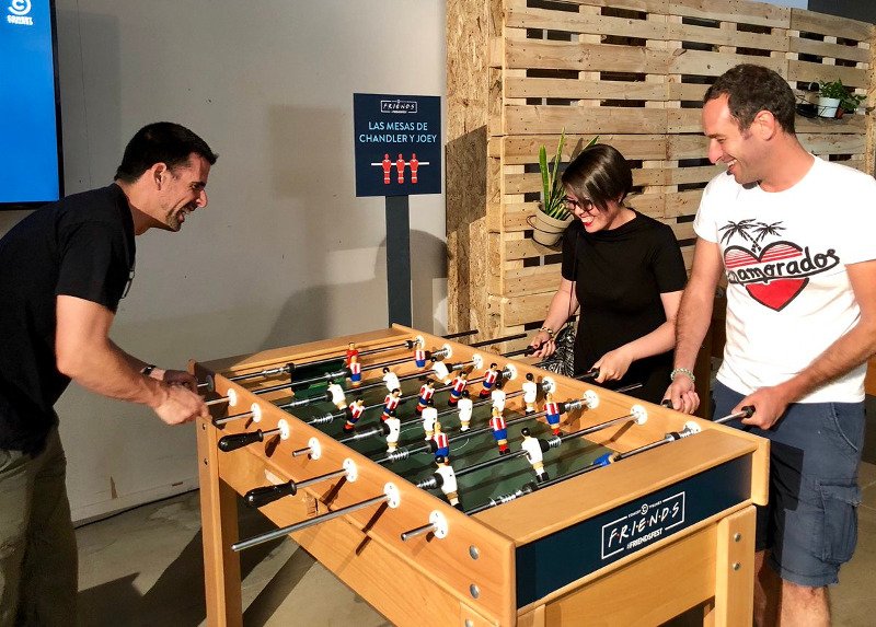 «Πανικός» στη Μαδρίτη για την έκθεση #FriendsFest -Με το αντίγραφο του διαμερίσματος της Μόνικα από τα «Φιλαράκια» [εικόνες] | iefimerida.gr 5