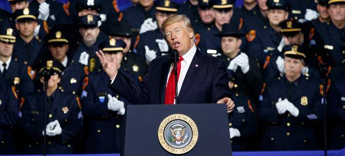 Αστυνομικοί βασανίζουν 18χρονο κρατούμενο με taser [βίντεο]  | iefimerida.gr 2