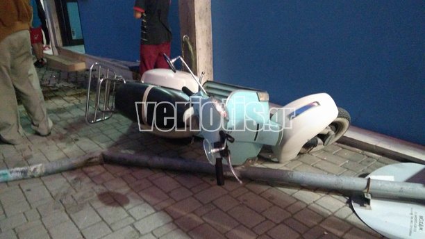 Βέροια: Αυτοκίνητο «καρφώθηκε» σε φροντιστήριο -Παρέσυρε ό,τι βρήκε μπροστά του [εικόνες & βίντεο] | iefimerida.gr 1