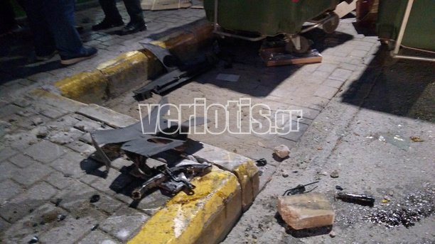 Βέροια: Αυτοκίνητο «καρφώθηκε» σε φροντιστήριο -Παρέσυρε ό,τι βρήκε μπροστά του [εικόνες & βίντεο] | iefimerida.gr 0