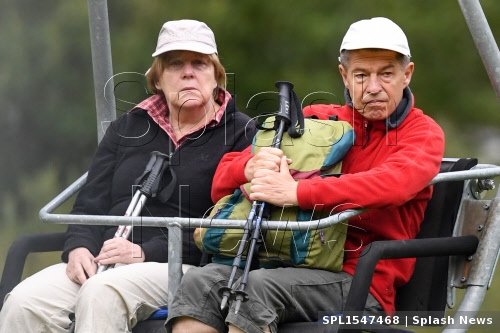 Daily Mail: Η Μέρκελ κάνει πεζοπορία με τα ίδια ρούχα εδώ και 5 χρόνια [εικόνες] | iefimerida.gr 2