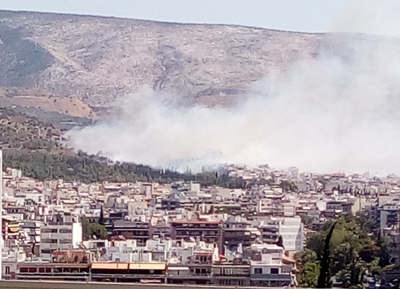 Σε ύφεση η πυρκαγιά στην Καισαριανή -Πίσω από το σκοπευτήριο [εικόνες & βίντεο]  | iefimerida.gr 9