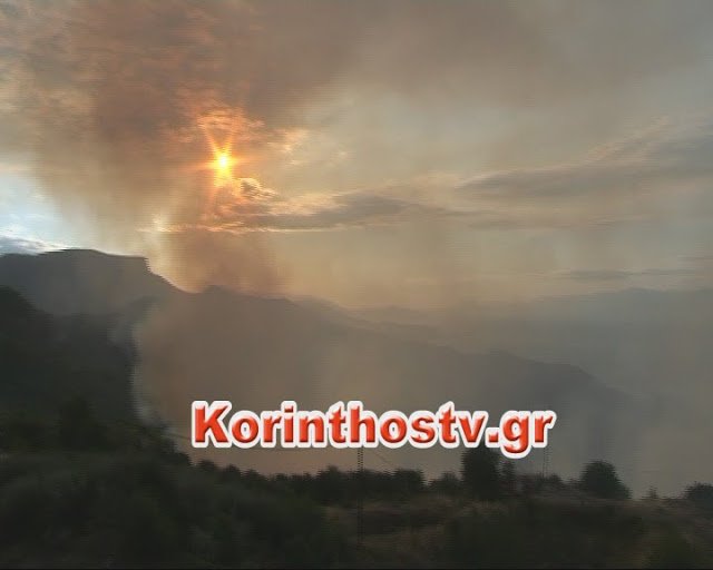 Συνεχίζει ανεξέλεγκτη το καταστροφικό της έργο η φωτιά στο Ξυλόκαστρο | iefimerida.gr 2