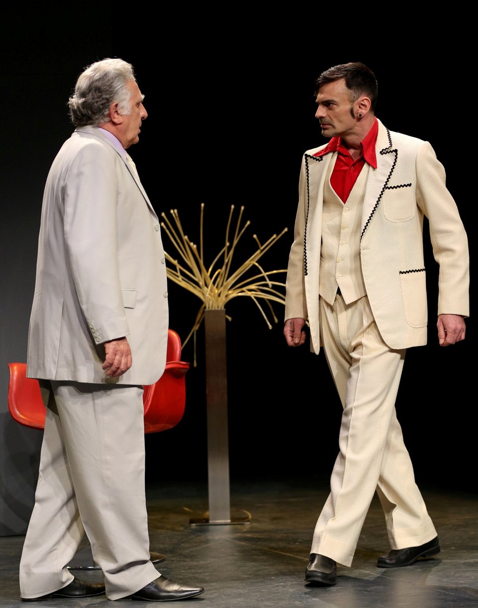 Fuga - Μια «διεφθαρμένη» κωμωδία στο θέατρο Olvio. Η πολιτική και ο υπόκοσμος [εικόνες] | iefimerida.gr 2