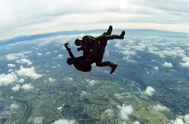 Ξύλο στα 15.000 πόδια: Το πιο επικίνδυνο σπορ στον κόσμο [εικόνες&βίντεο] | iefimerida.gr 2