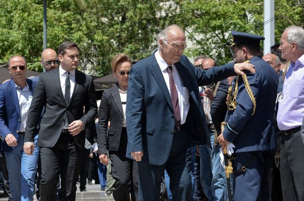 Πολιτικοί, επιχειρηματίες, επώνυμοι -Ποιοι παραβρέθηκαν στο τελευταίο αντίο στον Κ. Μητσοτάκη [εικόνες] | iefimerida.gr 32