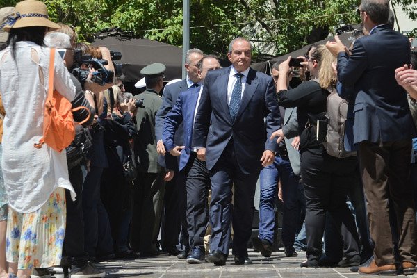 Πολιτικοί, επιχειρηματίες, επώνυμοι -Ποιοι παραβρέθηκαν στο τελευταίο αντίο στον Κ. Μητσοτάκη [εικόνες] | iefimerida.gr 37