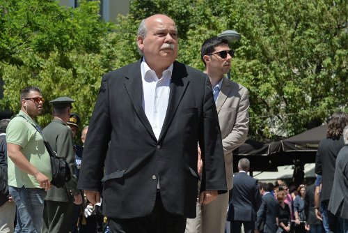 Πολιτικοί, επιχειρηματίες, επώνυμοι -Ποιοι παραβρέθηκαν στο τελευταίο αντίο στον Κ. Μητσοτάκη [εικόνες] | iefimerida.gr 40