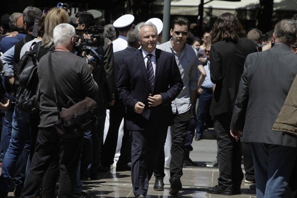 Πολιτικοί, επιχειρηματίες, επώνυμοι -Ποιοι παραβρέθηκαν στο τελευταίο αντίο στον Κ. Μητσοτάκη [εικόνες] | iefimerida.gr 50