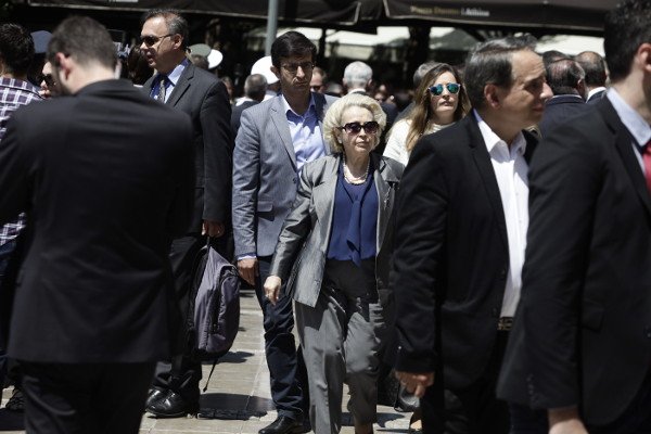 Πολιτικοί, επιχειρηματίες, επώνυμοι -Ποιοι παραβρέθηκαν στο τελευταίο αντίο στον Κ. Μητσοτάκη [εικόνες] | iefimerida.gr 24