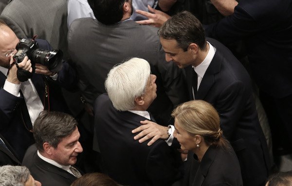 Πολιτικοί, επιχειρηματίες, επώνυμοι -Ποιοι παραβρέθηκαν στο τελευταίο αντίο στον Κ. Μητσοτάκη [εικόνες] | iefimerida.gr 53