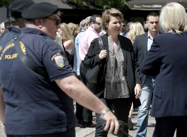 Πολιτικοί, επιχειρηματίες, επώνυμοι -Ποιοι παραβρέθηκαν στο τελευταίο αντίο στον Κ. Μητσοτάκη [εικόνες] | iefimerida.gr 56