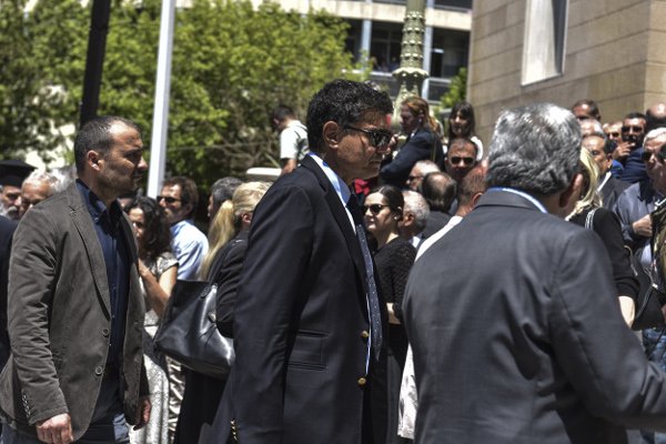 Πολιτικοί, επιχειρηματίες, επώνυμοι -Ποιοι παραβρέθηκαν στο τελευταίο αντίο στον Κ. Μητσοτάκη [εικόνες] | iefimerida.gr 25