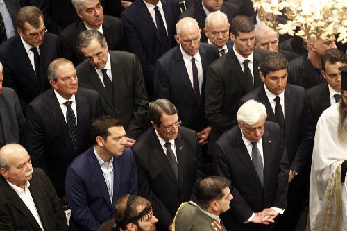 Πολιτικοί, επιχειρηματίες, επώνυμοι -Ποιοι παραβρέθηκαν στο τελευταίο αντίο στον Κ. Μητσοτάκη [εικόνες] | iefimerida.gr 21