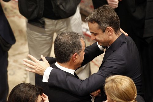 Πολιτικοί, επιχειρηματίες, επώνυμοι -Ποιοι παραβρέθηκαν στο τελευταίο αντίο στον Κ. Μητσοτάκη [εικόνες] | iefimerida.gr 22