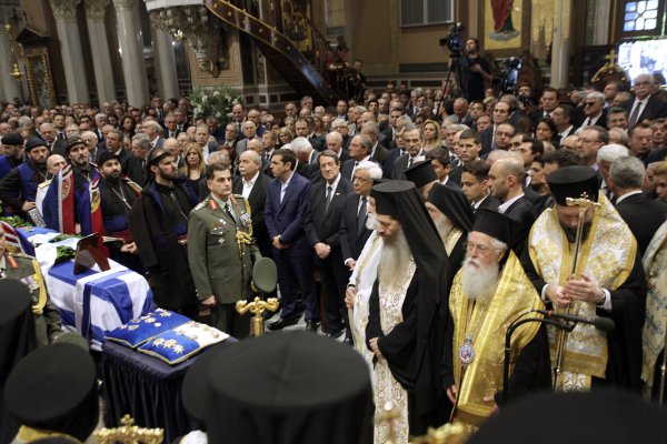 Πολιτικοί, επιχειρηματίες, επώνυμοι -Ποιοι παραβρέθηκαν στο τελευταίο αντίο στον Κ. Μητσοτάκη [εικόνες] | iefimerida.gr 1