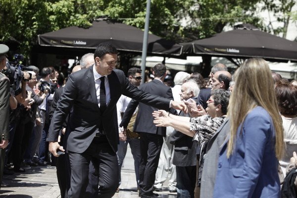 Πολιτικοί, επιχειρηματίες, επώνυμοι -Ποιοι παραβρέθηκαν στο τελευταίο αντίο στον Κ. Μητσοτάκη [εικόνες] | iefimerida.gr 26