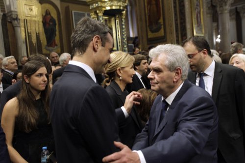 Πολιτικοί, επιχειρηματίες, επώνυμοι -Ποιοι παραβρέθηκαν στο τελευταίο αντίο στον Κ. Μητσοτάκη [εικόνες] | iefimerida.gr 4