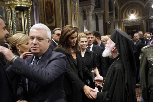 Πολιτικοί, επιχειρηματίες, επώνυμοι -Ποιοι παραβρέθηκαν στο τελευταίο αντίο στον Κ. Μητσοτάκη [εικόνες] | iefimerida.gr 14