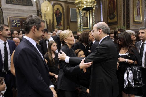 Πολιτικοί, επιχειρηματίες, επώνυμοι -Ποιοι παραβρέθηκαν στο τελευταίο αντίο στον Κ. Μητσοτάκη [εικόνες] | iefimerida.gr 15