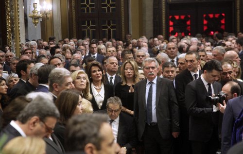 Πολιτικοί, επιχειρηματίες, επώνυμοι -Ποιοι παραβρέθηκαν στο τελευταίο αντίο στον Κ. Μητσοτάκη [εικόνες] | iefimerida.gr 17