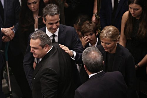 Πολιτικοί, επιχειρηματίες, επώνυμοι -Ποιοι παραβρέθηκαν στο τελευταίο αντίο στον Κ. Μητσοτάκη [εικόνες] | iefimerida.gr 7