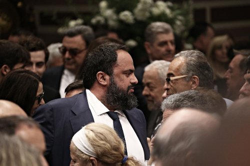 Πολιτικοί, επιχειρηματίες, επώνυμοι -Ποιοι παραβρέθηκαν στο τελευταίο αντίο στον Κ. Μητσοτάκη [εικόνες] | iefimerida.gr 3