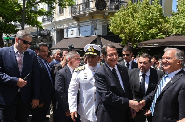 Πολιτικοί, επιχειρηματίες, επώνυμοι -Ποιοι παραβρέθηκαν στο τελευταίο αντίο στον Κ. Μητσοτάκη [εικόνες] | iefimerida.gr 28