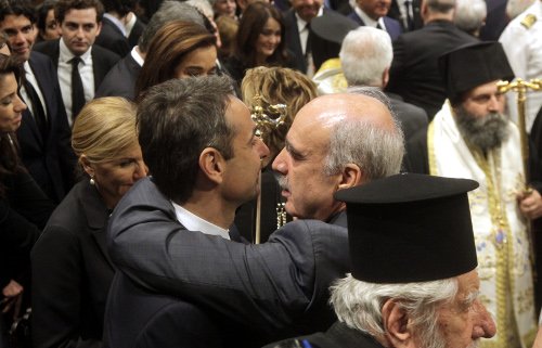 Πολιτικοί, επιχειρηματίες, επώνυμοι -Ποιοι παραβρέθηκαν στο τελευταίο αντίο στον Κ. Μητσοτάκη [εικόνες] | iefimerida.gr 59