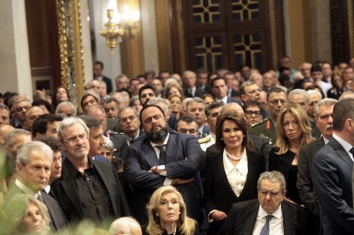 Πολιτικοί, επιχειρηματίες, επώνυμοι -Ποιοι παραβρέθηκαν στο τελευταίο αντίο στον Κ. Μητσοτάκη [εικόνες] | iefimerida.gr 54