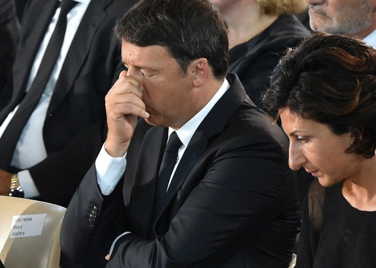 Σπαραγμός στις κηδείες των θυμάτων του φονικού σεισμού -Παρών και ο Ρέντσι [εικόνες] | iefimerida.gr 1