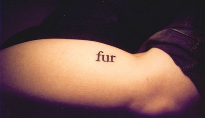 Ενα διήγημα γίνεται τατουάζ λέξη προς λέξη σε 553 σώματα εθελοντών [εικόνες+βίντεο] | iefimerida.gr 3