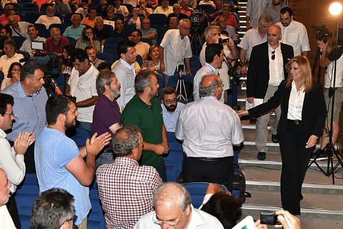 Γεννηματά: Ο Τσίπρας πούλησε τους πολίτες -Γιατί απέρριψα την πρότασή του | iefimerida.gr 0