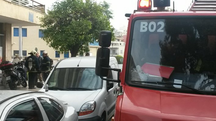 Φωτιά σε αποθήκη απέναντι από την πρεσβεία του Ισραήλ από αναμμένο τσιγάρο [εικόνα] | iefimerida.gr 1