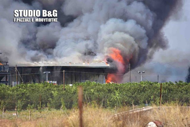 Υπό έλεγχο η φωτιά σε εργοστάσιο μεταξύ Αργους-Νέας Κίου [εικόνες & βίντεο] | iefimerida.gr 0