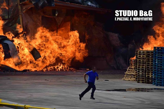 Υπό έλεγχο η φωτιά σε εργοστάσιο μεταξύ Αργους-Νέας Κίου [εικόνες & βίντεο] | iefimerida.gr 1