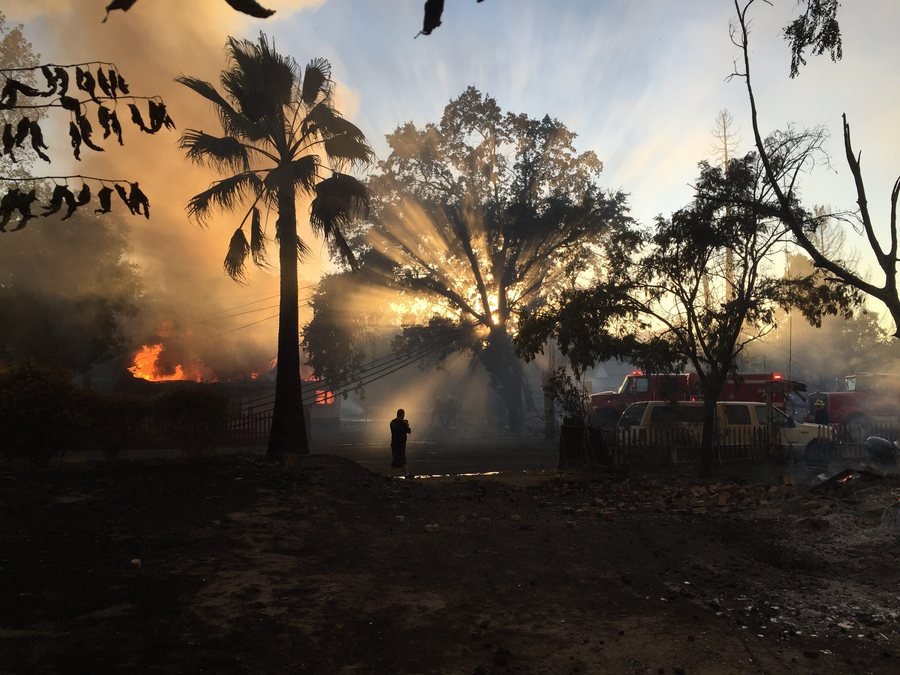 Καίγεται η Καλιφόρνια: Οι φλόγες καταστρέφουν τα πάντα -Απομακρύνθηκαν 82.600 άνθρωποι από τα σπίτια τους [εικόνες & βίντεο] | iefimerida.gr 1