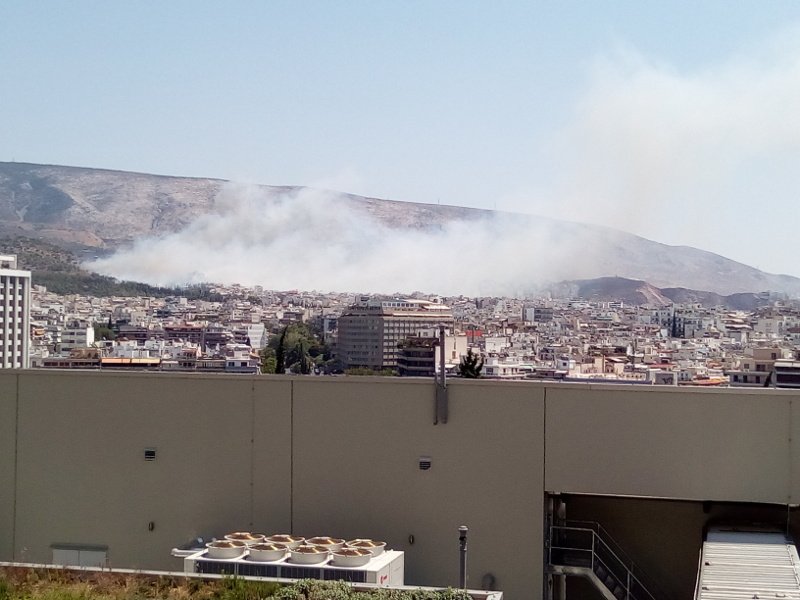 Σε ύφεση η πυρκαγιά στην Καισαριανή -Πίσω από το σκοπευτήριο [εικόνες & βίντεο]  | iefimerida.gr 10