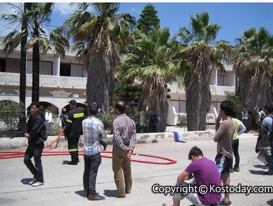 Φωτιά σε ξενοδοχείο όπου μένουν μετανάστες στην Κω [εικόνες & βίντεο] | iefimerida.gr 3