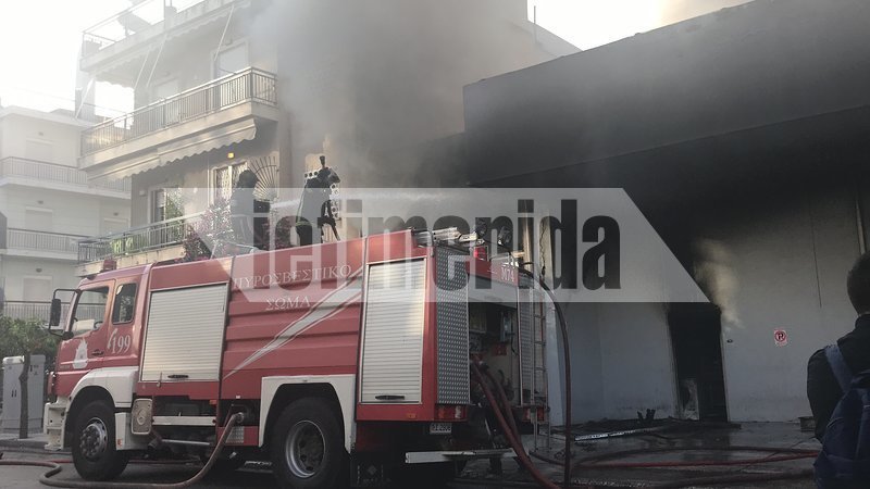 Μεγάλη φωτιά σε αποθήκη με ηλεκτρικά στο Περιστέρι -Ζημιές σε σπίτια [εικόνες & βίντεο] | iefimerida.gr 2