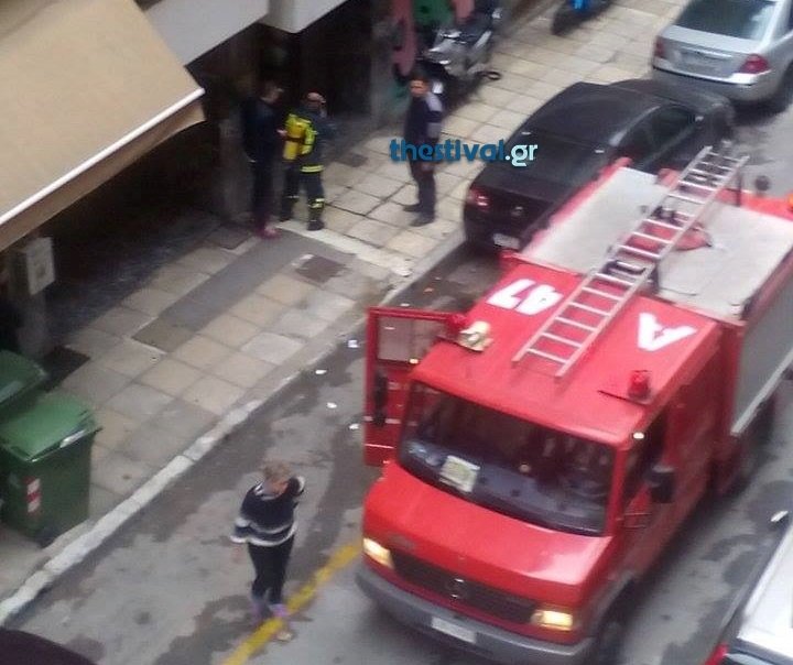 Φωτιά σε διαμέρισμα στο κέντρο της Θεσσαλονίκης [εικόνες] | iefimerida.gr 1