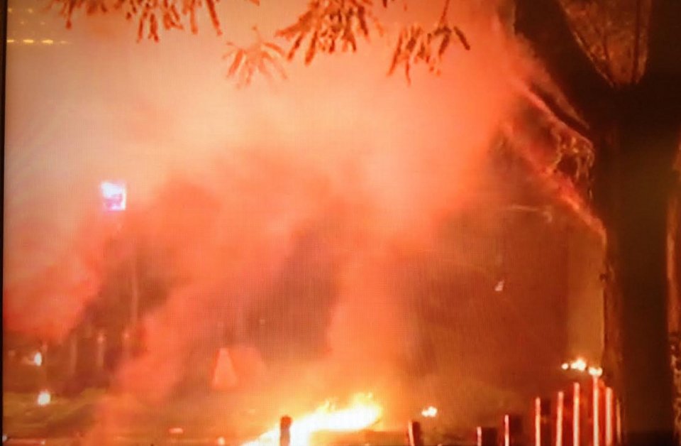 Κλεφτοπόλεμος ΜΑΤ-Κουκουλοφόρων στα Εξάρχεια [εικόνες & βίντεο] | iefimerida.gr 17