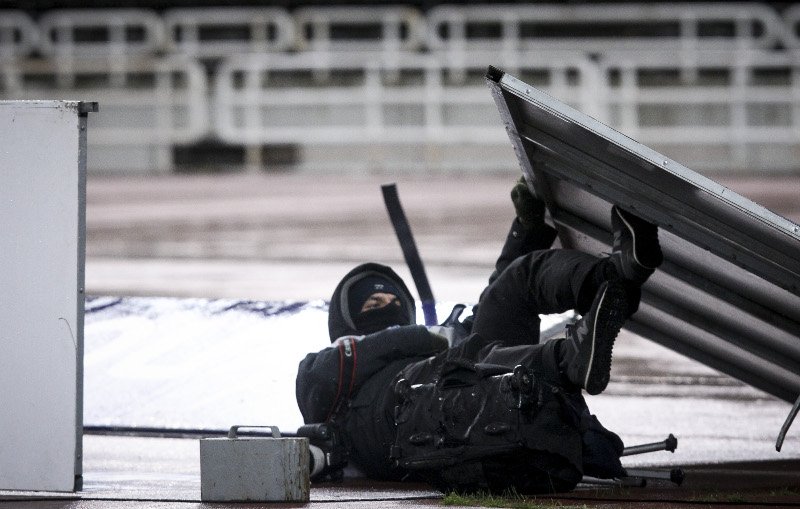  Η «Ωκεανίς» χτύπησε και στο ΟΑΚΑ -Πινακίδα έπεσε πάνω σε φωτογράφο λόγω του ισχυρού ανέμου [εικόνες] | iefimerida.gr 1