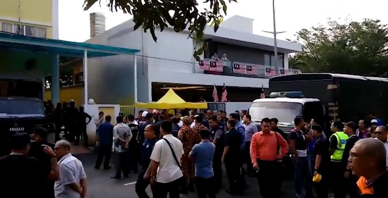 Φωτιά σε ιεροδιδασκαλείο στη Μαλαισία -Πάνω από 25 νεκροί, ανάμεσά τους μαθητές [εικόνες & βίντεο] | iefimerida.gr 2