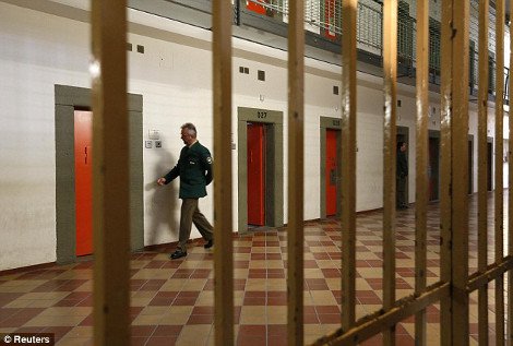 Στη φυλακή του ...Χίτλερ ο Ούλι Χένες της Μπάγερν Μονάχου –Φυλάκιση 3,5 ετών για φοροδιαφυγή [εικόνες] | iefimerida.gr 1