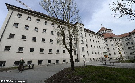 Στη φυλακή του ...Χίτλερ ο Ούλι Χένες της Μπάγερν Μονάχου –Φυλάκιση 3,5 ετών για φοροδιαφυγή [εικόνες] | iefimerida.gr 0